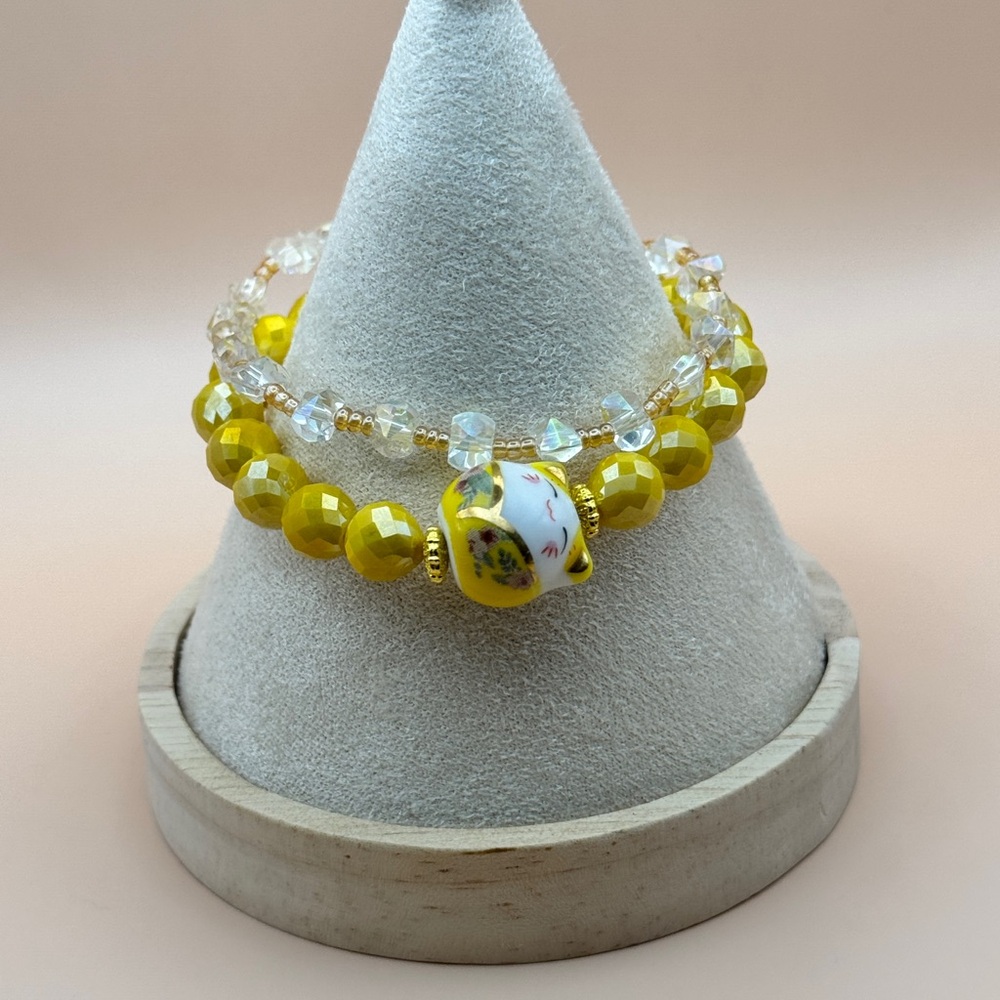 ♥️ Yellow glass Beaded Bracelet with Floral Cat Charm